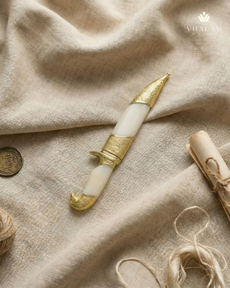 Imperial Alabaster Katar: Metal & Polished Mineral