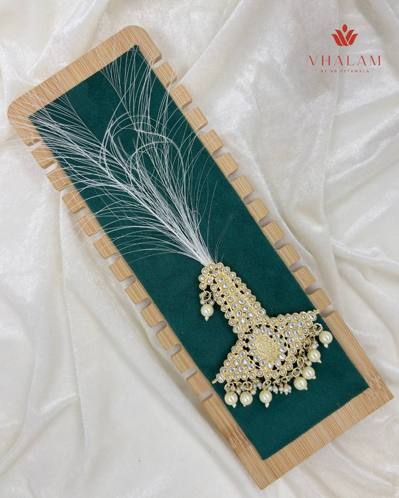 Majestic Gold Oval Kundan Safa Brooch