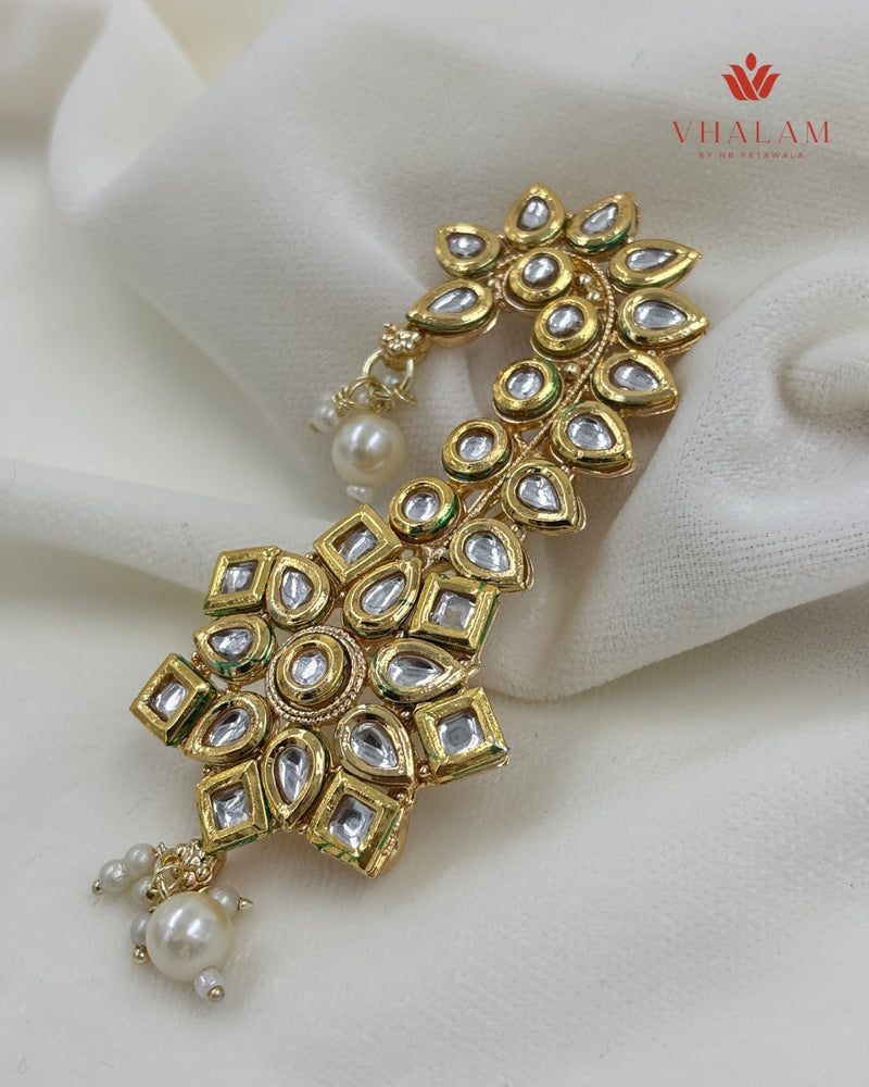 Classic Floral Kundan Turban Brooch with Pearl Detailing