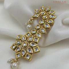 Classic Floral Kundan Turban Brooch with Pearl Detailing