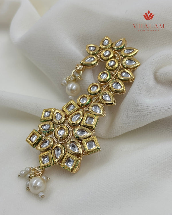 Classic Floral Kundan Turban Brooch with Pearl Detailing