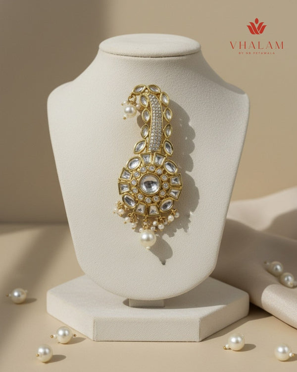 Elegant Circular Design Kundan Brooch with Crystals