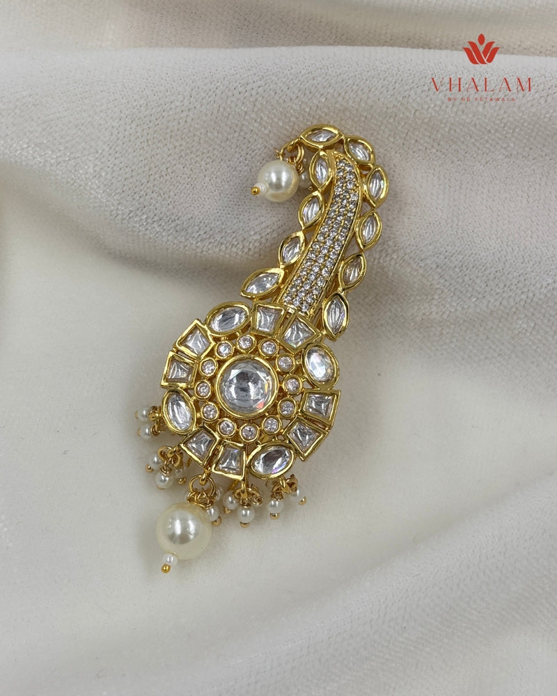 Elegant Circular Design Kundan Brooch with Crystals