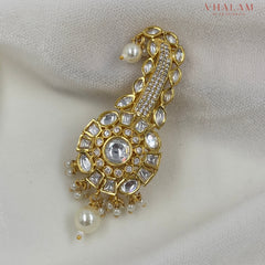 Elegant Circular Design Kundan Brooch with Crystals