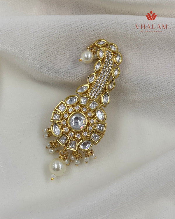 Elegant Circular Design Kundan Brooch with Crystals