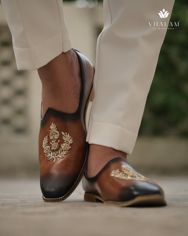 Handmade Dual Coloured Groom Jutti with Regal Handwork