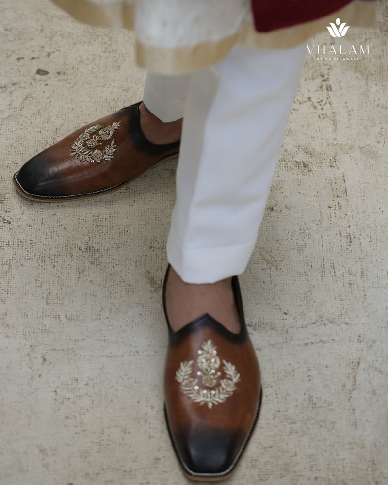 Handmade Dual Coloured Groom Jutti with Regal Handwork