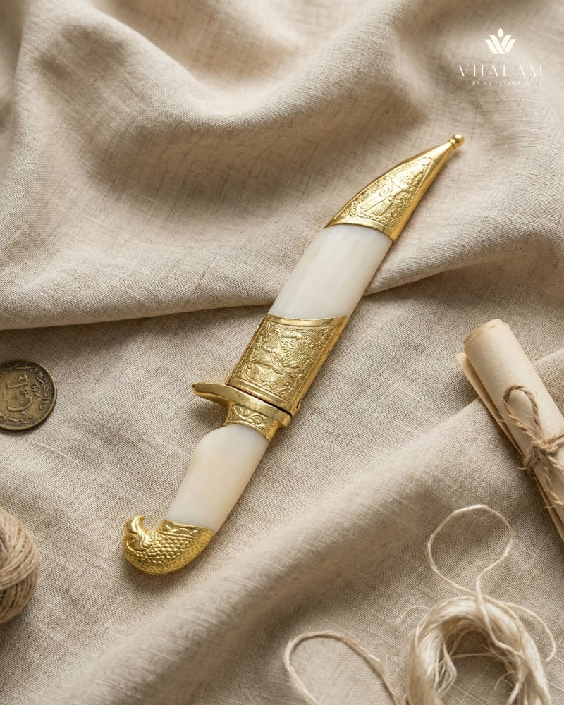 Imperial Alabaster Katar: Metal & Polished Mineral