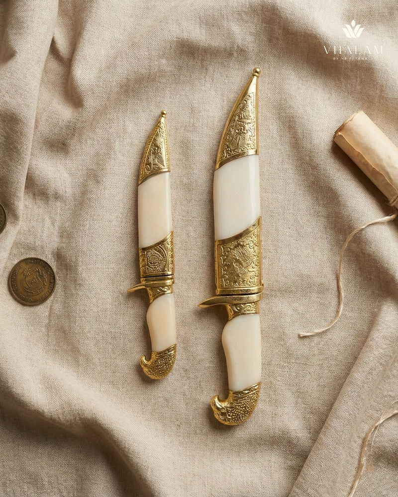 Imperial Alabaster Katar: Metal & Polished Mineral