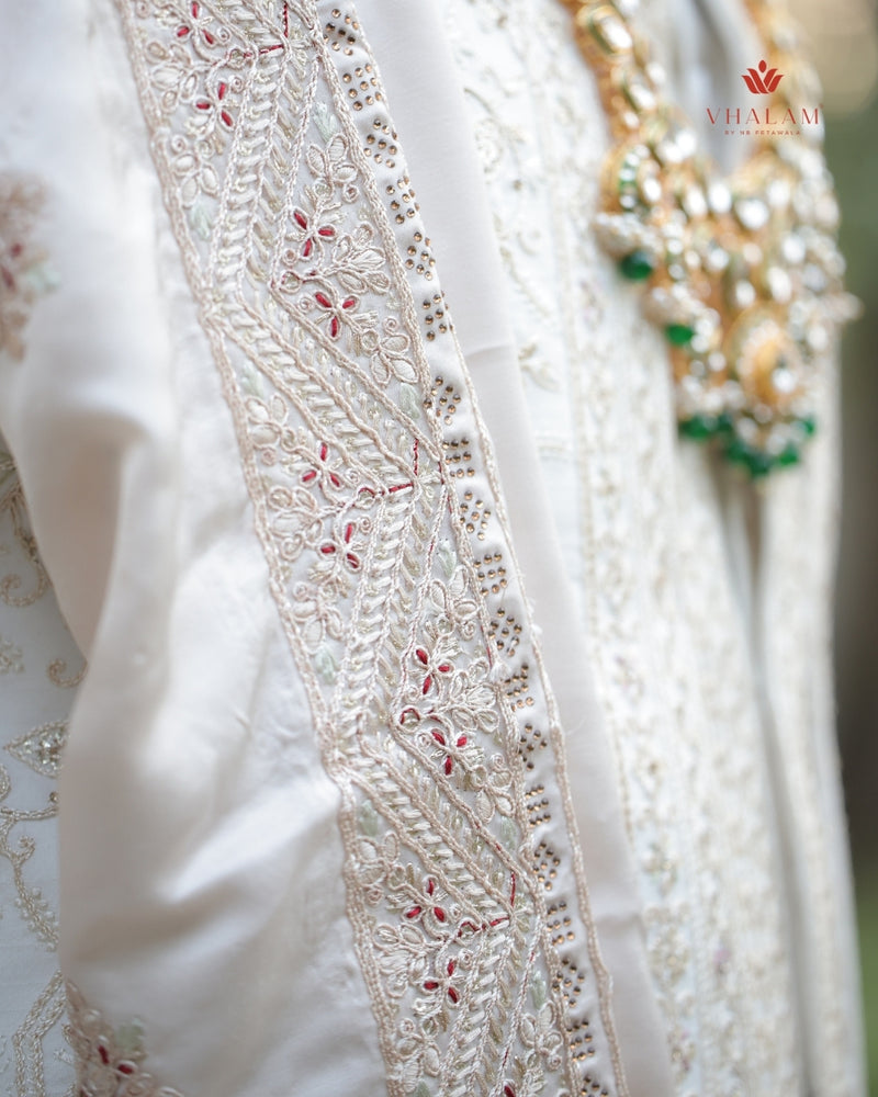 Elegant Cream Shawl with Subtle Maroon and Gold Detailing