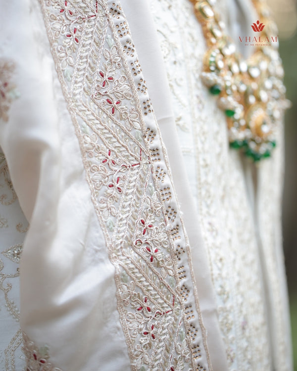 Elegant Cream Shawl with Subtle Maroon and Gold Detailing