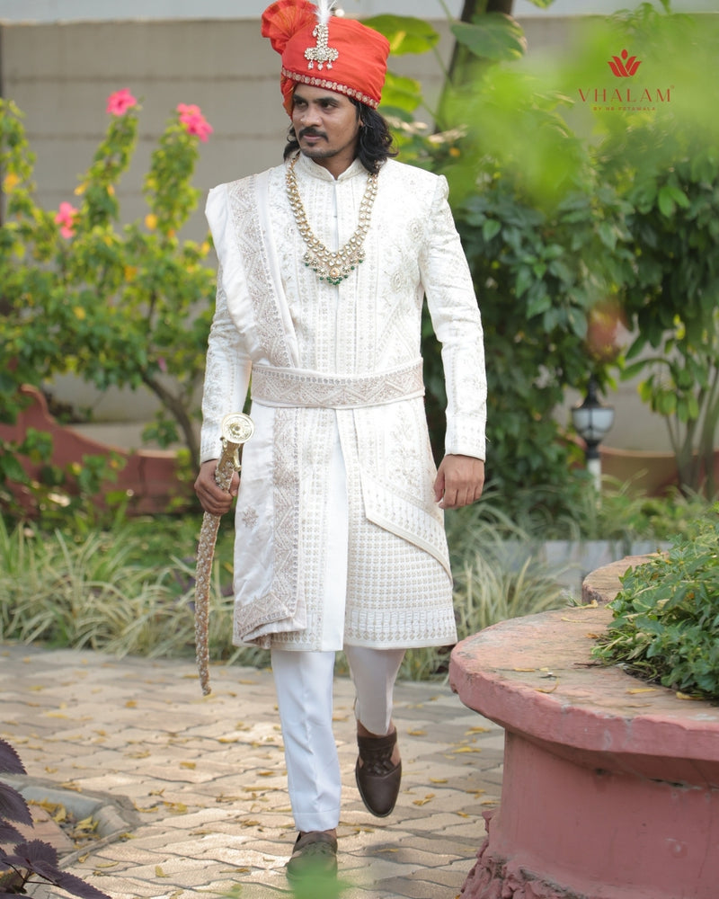 Elegant Cream Shawl with Subtle Maroon and Gold Detailing