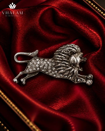 Rajsi Simha Garjana Silver Brooch