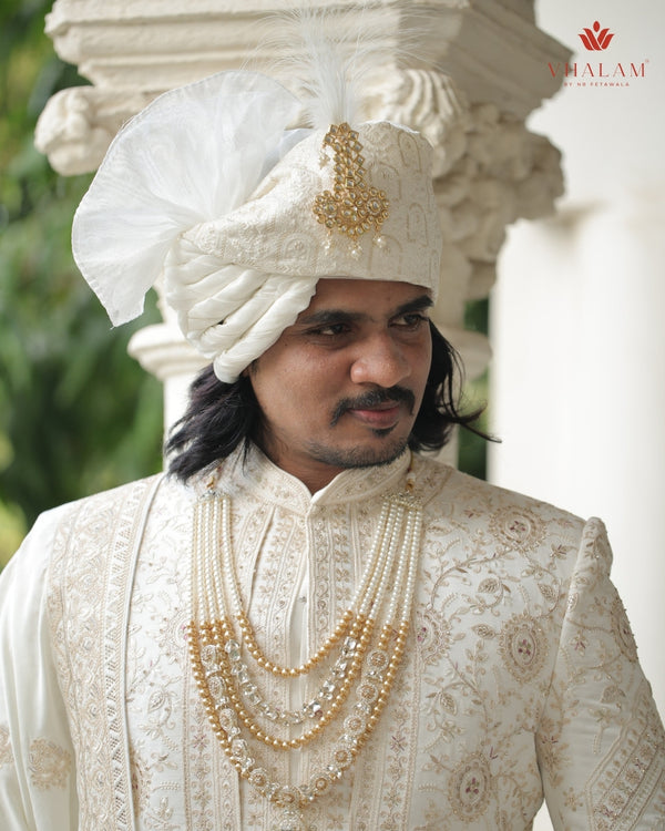 Classic White Wedding Turban with Kundan Detailed Brooch