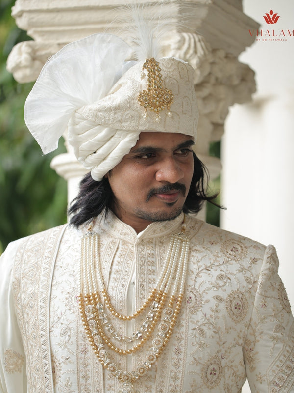 Classic White Wedding Turban with Kundan Detailed Brooch