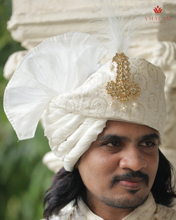 Classic White Wedding Turban with Kundan Detailed Brooch
