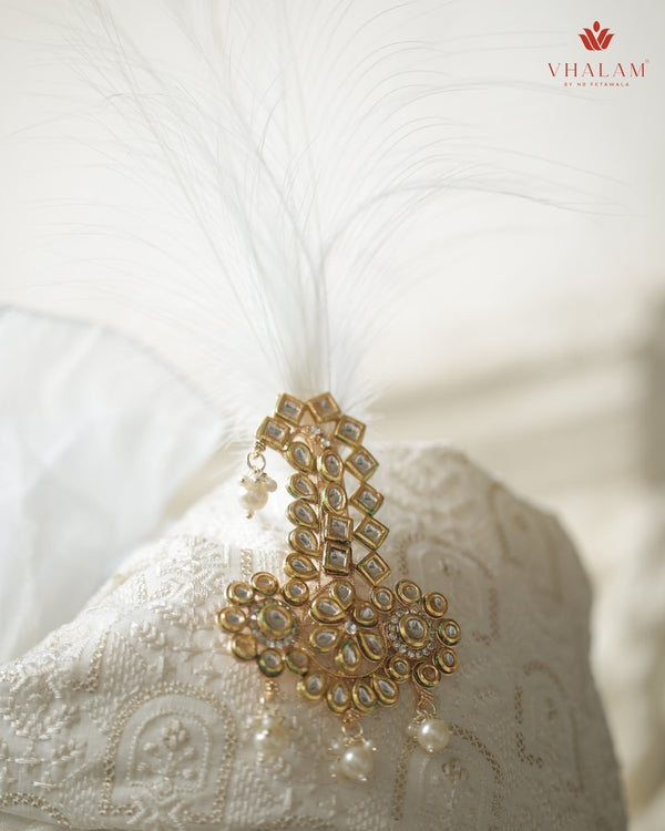 Classic White Wedding Turban with Kundan Detailed Brooch