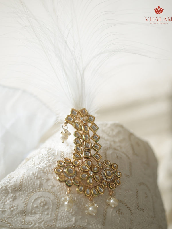 Classic White Wedding Turban with Kundan Detailed Brooch