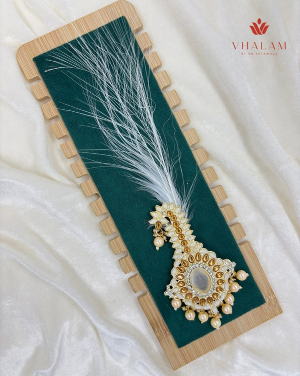 Emerald Gold and Ivory Kundan Pearl Brooch