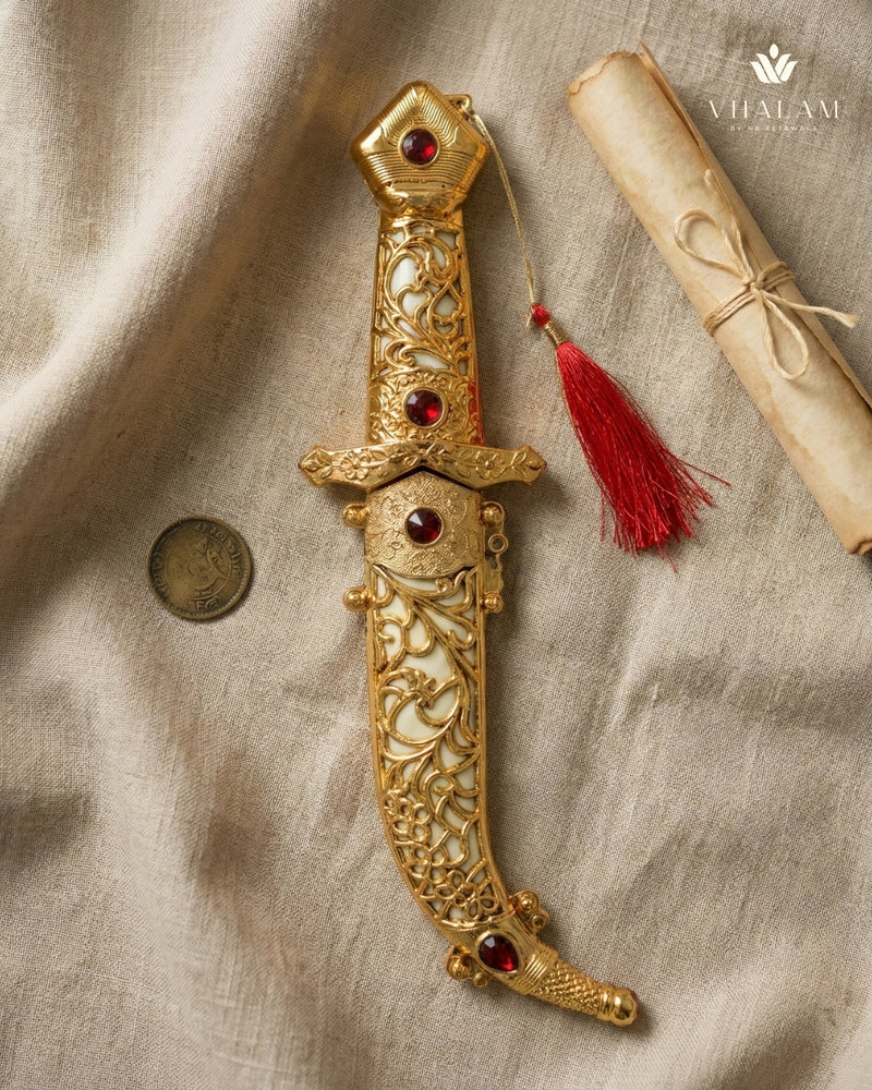 Crimson Lattice Plastic Katar (11.5 Inch | 86g)