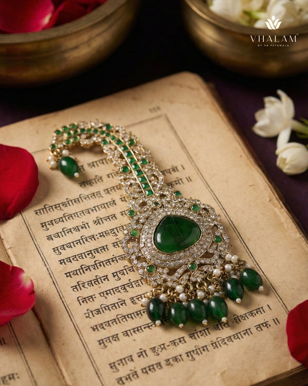 Radiant Green Emerald Sultan Kalgi