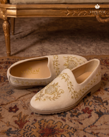Cream Goldfinch Suede Loafer – Hand-Embroidered Gold Zari Wedding Jutti