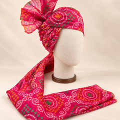 Right side view of pink multicolour bandhani Barati Safa showing twisted folds and fan detail