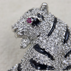 Silver-Tone Emerald Green Tiger Brooch, detail view